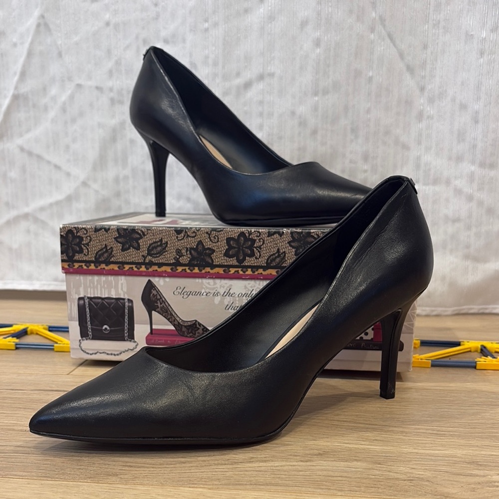 Karl Lagerfeld Black Pointy Toe Heels